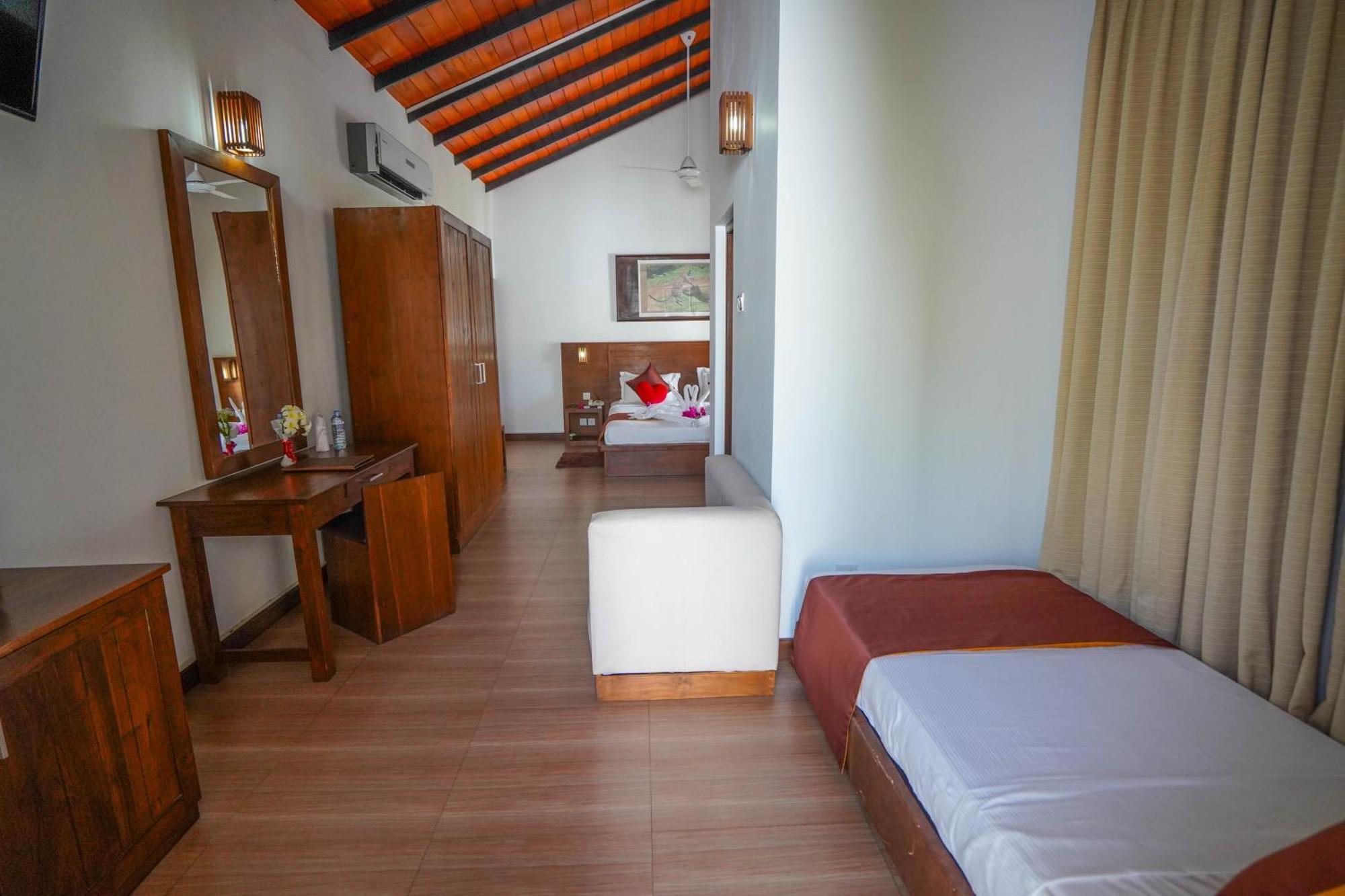 Hotel Tamarind Tree Tissamaharama Esterno foto
